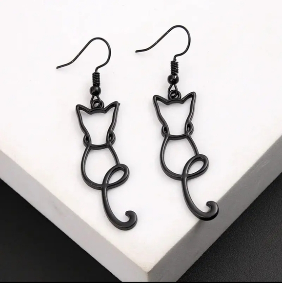 Black Cat-Shaped Earrings - Picture 2 of 2